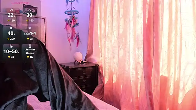 Snapshot of brianaGuzman chatting on 8, 11, 2025 brianaGuzman online show from 8, 11, 2025