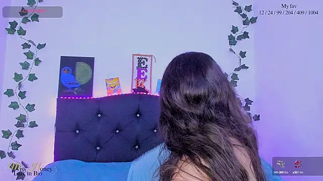 Snapshot of Mxss_Honey chatting on 8, 3, 2025 Mxss Honey online show from 8, 3, 2025