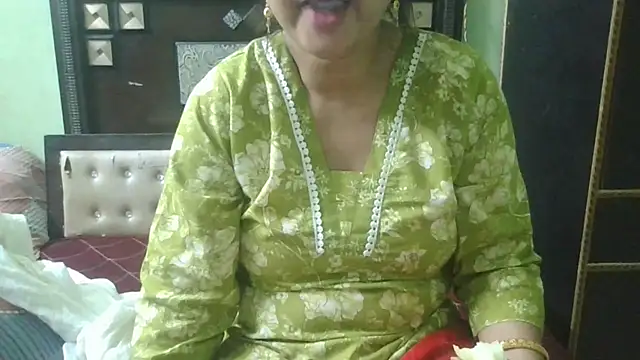 Snapshot of couplesuni chatting on 24, 10, 2025 couplesuni online show from 24, 10, 2025