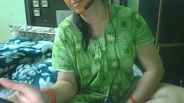 Snapshot of couplesuni chatting on 20, 4, 2026 couplesuni online show from 20, 4, 2026
