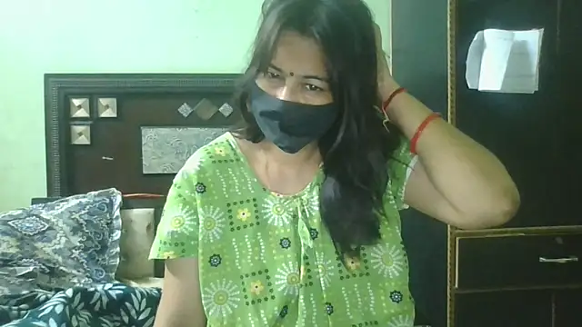 Snapshot of couplesuni chatting on 4, 5, 2026 couplesuni online show from 4, 5, 2026
