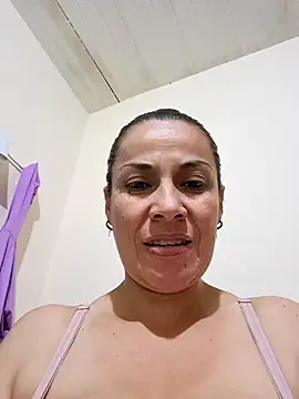 Snapshot of Zaralu_ chatting on 6, 2, 2025 Zaralu online show from 6, 2, 2025