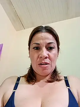 Snapshot of Zaralu_ chatting on 11, 10, 2025 Zaralu online show from 11, 10, 2025