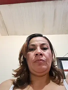 Snapshot of Zaralu_ chatting on 17, 10, 2025 Zaralu online show from 17, 10, 2025