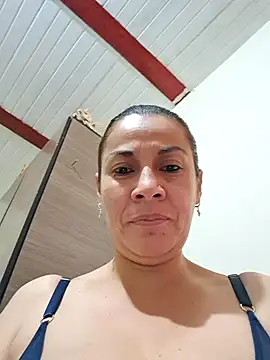 Snapshot of Zaralu_ chatting on 24, 10, 2025 Zaralu online show from 24, 10, 2025