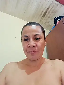 Snapshot of Zaralu_ chatting on 8, 11, 2025 Zaralu online show from 8, 11, 2025