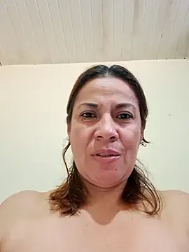 Snapshot of Zaralu_ chatting on 9, 11, 2025 Zaralu online show from 9, 11, 2025