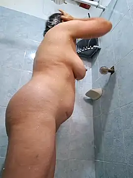 Snapshot of Zaralu_ chatting on 4, 12, 2025 Zaralu online show from 4, 12, 2025