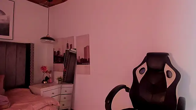 Snapshot of Alaia_Cute chatting on 19, 12, 2024 Alaia Cute online show from 19, 12, 2024