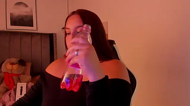 Snapshot of Alaia_Cute chatting on 19, 12, 2024 Alaia Cute online show from 19, 12, 2024