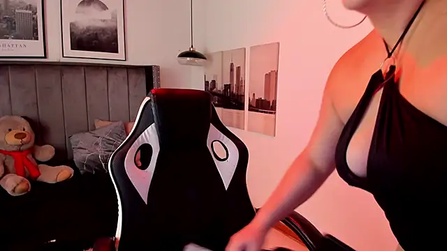 Snapshot of Alaia_Cute chatting on 4, 2, 2025 Alaia Cute online show from 4, 2, 2025