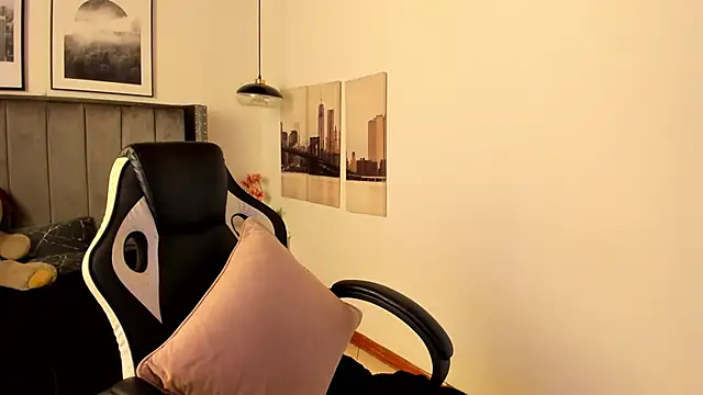 Snapshot of Alaia_Cute chatting on 10, 3, 2025 Alaia Cute online show from 10, 3, 2025