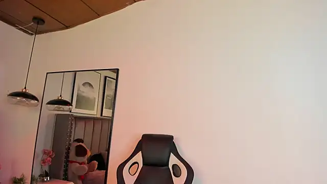 Snapshot of Alaia_Cute chatting on 10, 9, 2025 Alaia Cute online show from 10, 9, 2025