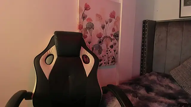 Snapshot of Alaia_Cute chatting on 28, 9, 2025 Alaia Cute online show from 28, 9, 2025