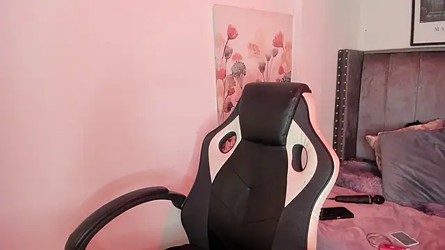 Snapshot of Alaia_Cute chatting on 19, 11, 2025 Alaia Cute online show from 19, 11, 2025