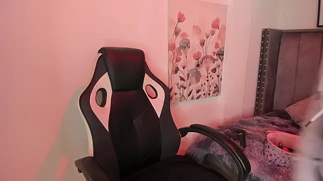 Alaia Cute online show from 19, 12, 2025