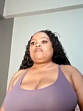 Snapshot of hugemelonsxxx chatting on 17, 11, 2025 hugemelonsxxx online show from 17, 11, 2025