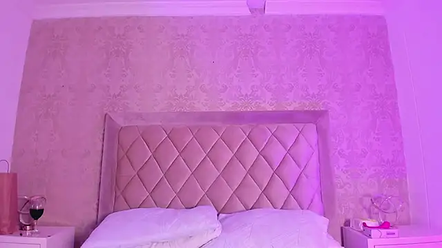 LiaFlowers online show from 5, 1, 2025