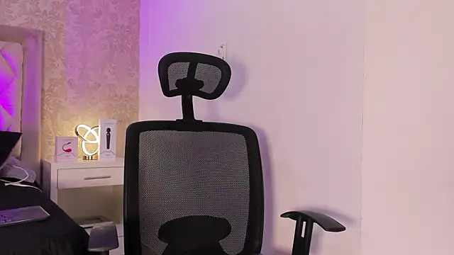 LiaFlowers online show from 1, 3, 2025