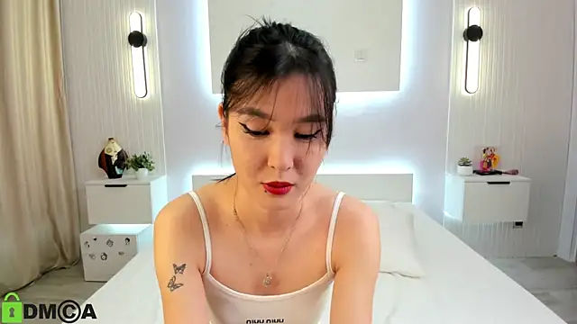 Snapshot of Lola_Peach chatting on 8, 2, 2025 Lola Peach online show from 8, 2, 2025