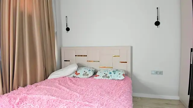 Snapshot of Lola_Peach chatting on 24, 10, 2025 Lola Peach online show from 24, 10, 2025