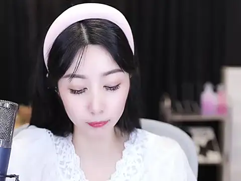 Nuyoah-77 online show from 11, 9, 2025