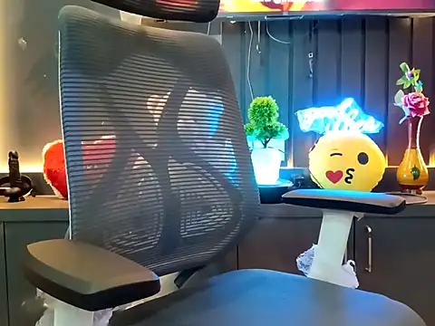 Snapshot of GoldnessAishu chatting on 22, 3, 2025 GoldnessAishu online show from 22, 3, 2025