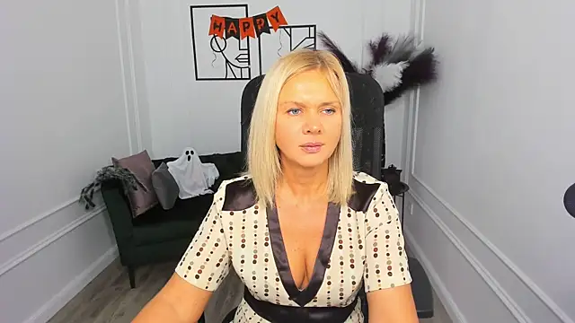 AgathaKlouin online show from 23, 10, 2025