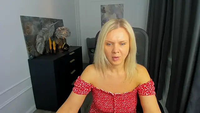 AgathaKlouin online show from 31, 3, 2026