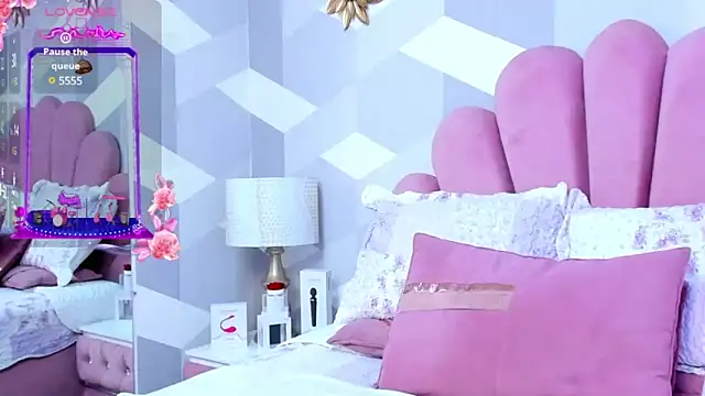 Snapshot of KylieMonnett chatting on 16, 1, 2025 KylieMonnett online show from 16, 1, 2025