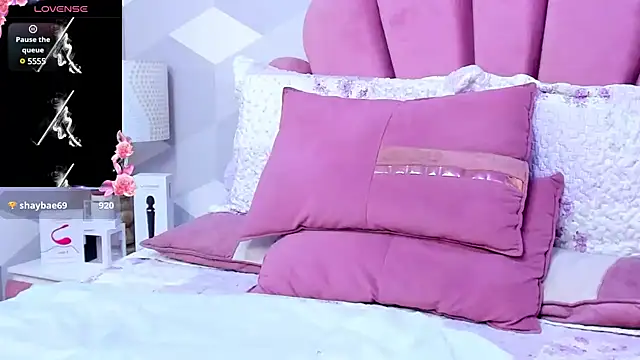 Snapshot of KylieMonnett chatting on 22, 1, 2025 KylieMonnett online show from 22, 1, 2025