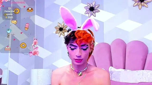 Snapshot of KylieMonnett chatting on 2, 2, 2025 KylieMonnett online show from 2, 2, 2025