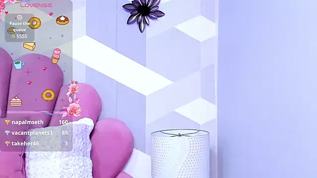 Snapshot of KylieMonnett chatting on 2, 2, 2025 KylieMonnett online show from 2, 2, 2025