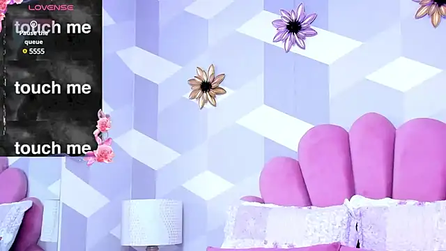 Snapshot of KylieMonnett chatting on 3, 2, 2025 KylieMonnett online show from 3, 2, 2025