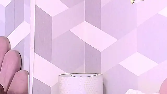 Snapshot of KylieMonnett chatting on 5, 10, 2025 KylieMonnett online show from 5, 10, 2025