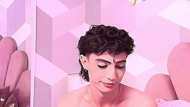 Snapshot of KylieMonnett chatting on 14, 11, 2025 KylieMonnett online show from 14, 11, 2025