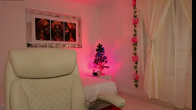 Alondrasparrow2 online show from 24, 12, 2024