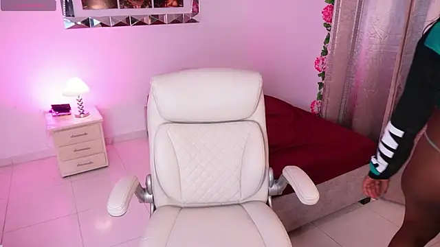 Alondrasparrow2 online show from 11, 2, 2025