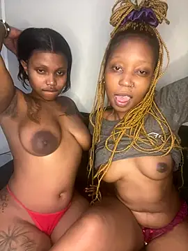 Snapshot of InkLady444 chatting on 28, 11, 2025 InkLady444 online show from 28, 11, 2025