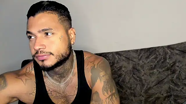 Snapshot of Exotic_tatto27121 chatting on 28, 10, 2025 Exotic tatto27121 online show from 28, 10, 2025