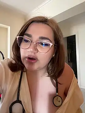Snapshot of Leya__Droit chatting on 17, 2, 2025 Leya Droit online show from 17, 2, 2025