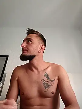 Snapshot of Davidica chatting on 23, 10, 2025 Davidica online show from 23, 10, 2025