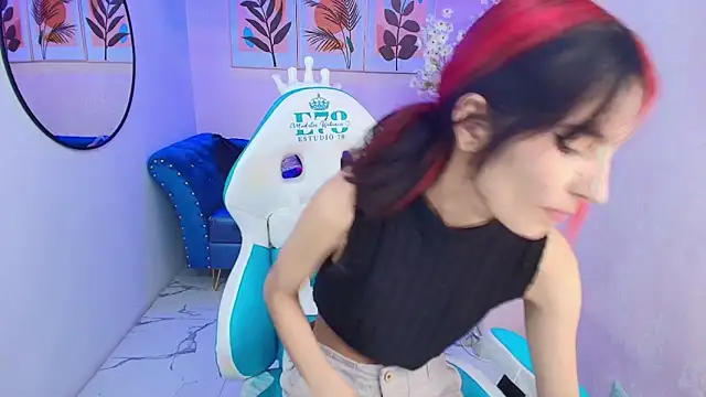 Snapshot of Dafne_huges chatting on 26, 9, 2025 Dafne huges online show from 26, 9, 2025