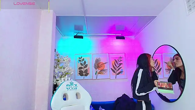 Snapshot of Dafne_huges chatting on 14, 11, 2025 Dafne huges online show from 14, 11, 2025