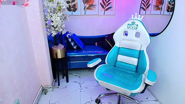 Snapshot of Dafne_huges chatting on 29, 11, 2025 Dafne huges online show from 29, 11, 2025