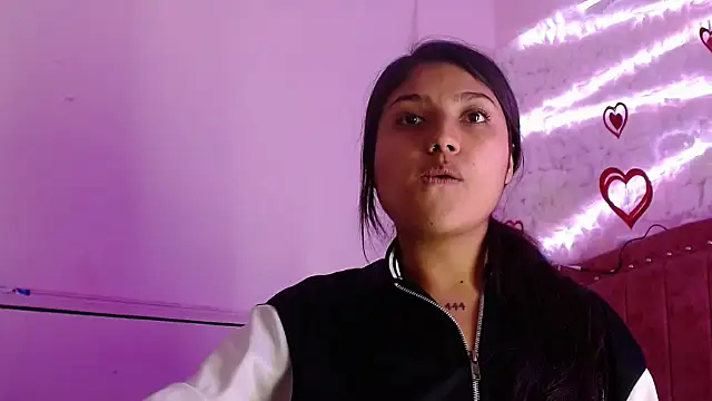 SarahStones online show from 9, 3, 2025