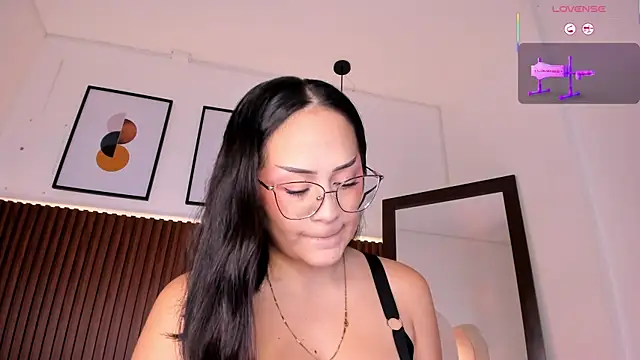 emma white 01 online show from 5, 12, 2025