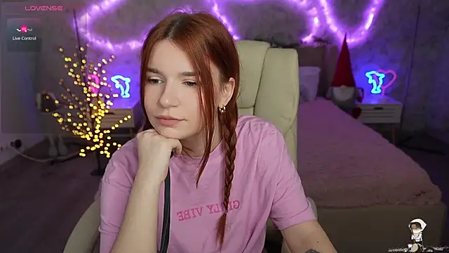 RedShinee online show from 2, 2, 2025