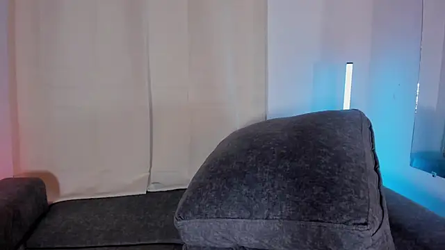 zoe roux21 online show from 9, 3, 2025