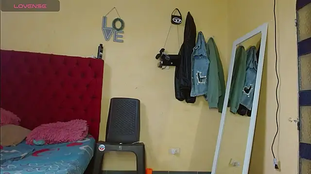 Snapshot of cristinamontiel chatting on 11, 3, 2025 cristinamontiel online show from 11, 3, 2025